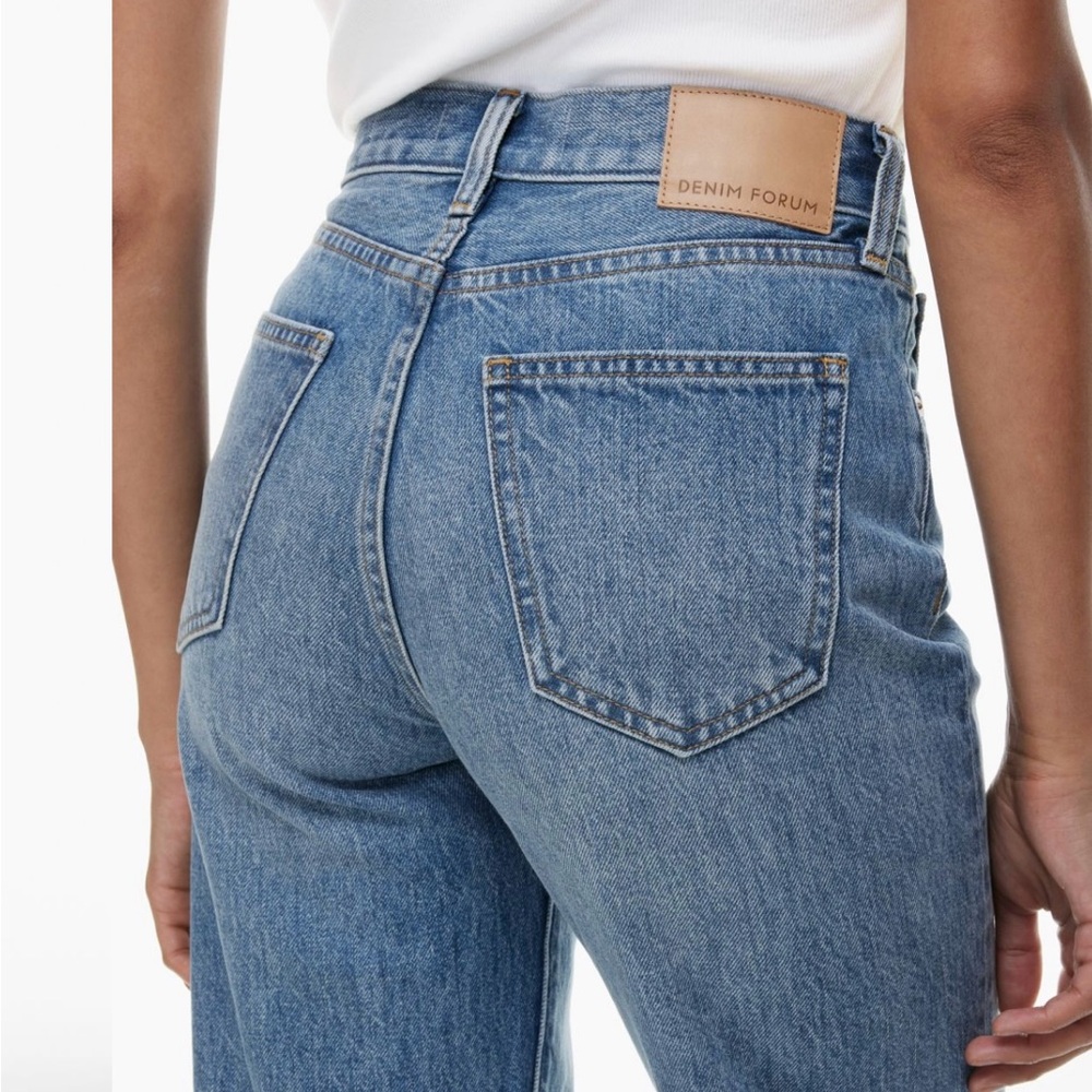 Aritzia- Denim Forum
The Farrah Hi-Rise Wide Jean